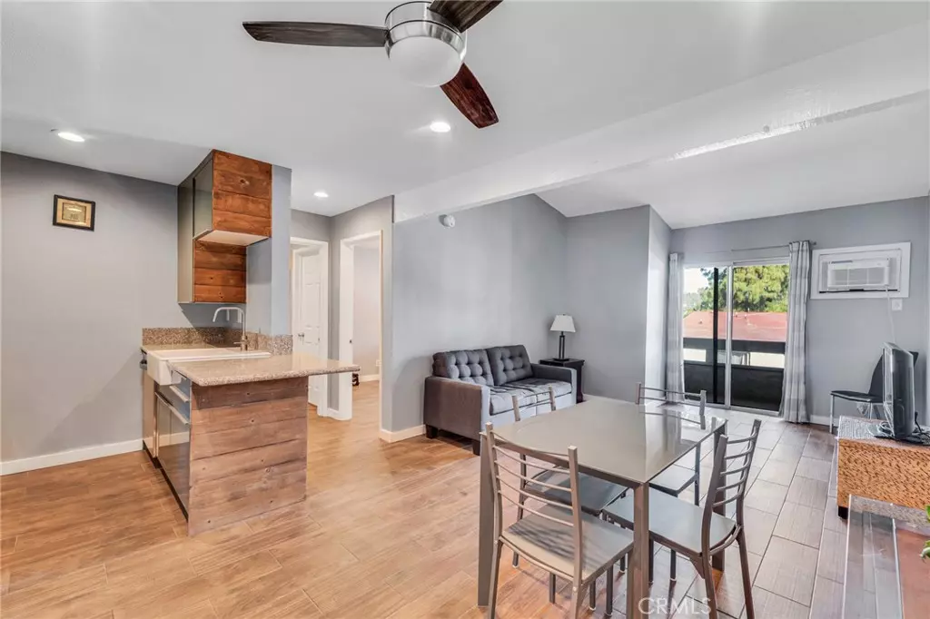 Canoga Park, CA 91304,21800 Schoenborn ST #318