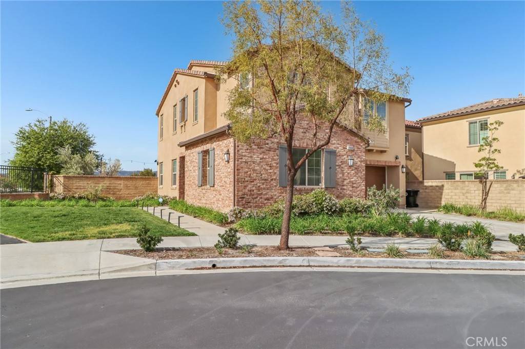 Saugus, CA 91350,20600 Grayson DR