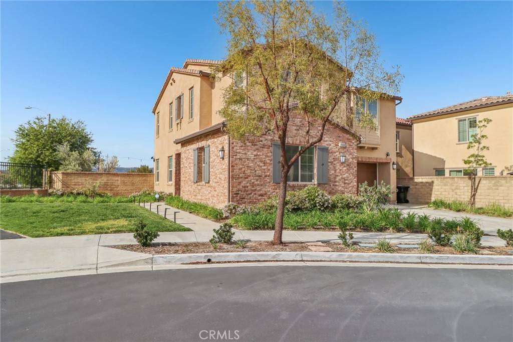 Saugus, CA 91350,20600 Grayson DR