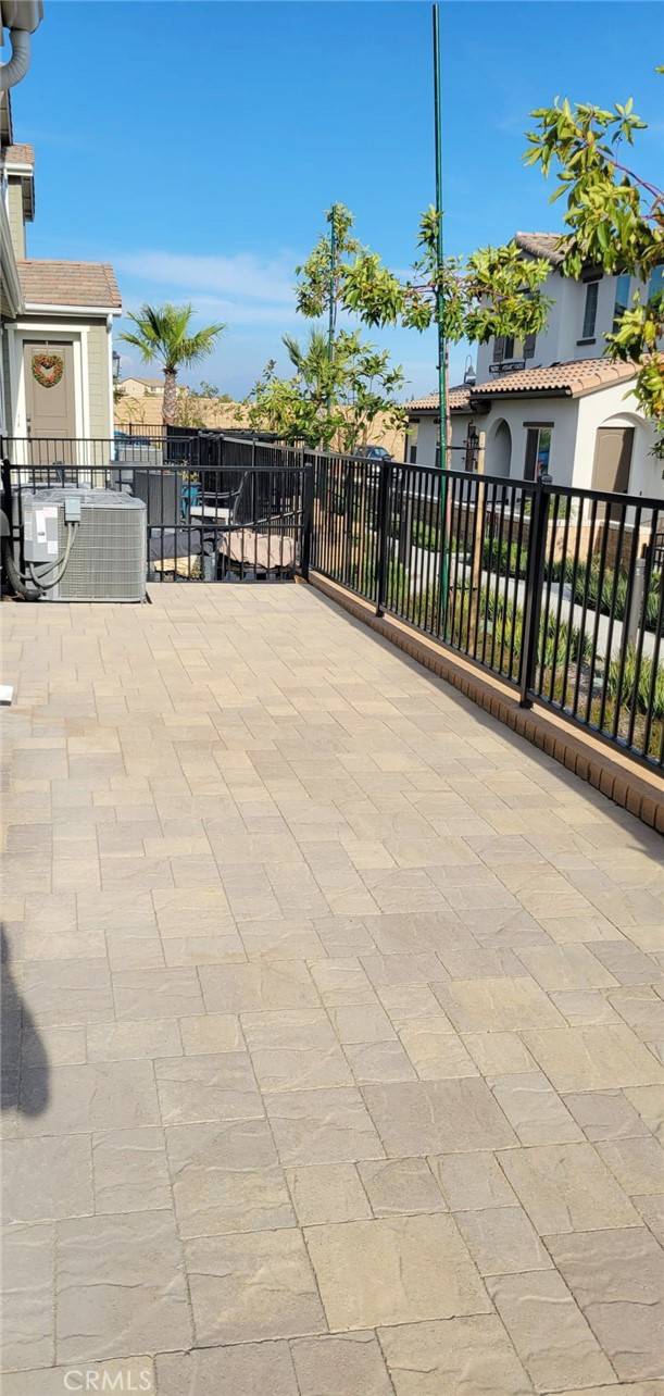 Fontana, CA 92336,5604 Altamura WAY #10