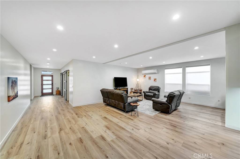 Agoura Hills, CA 91301,30473 Mulholland #196