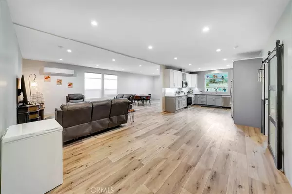Agoura Hills, CA 91301,30473 Mulholland #196
