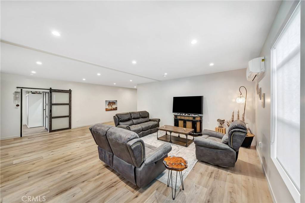 Agoura Hills, CA 91301,30473 Mulholland #196