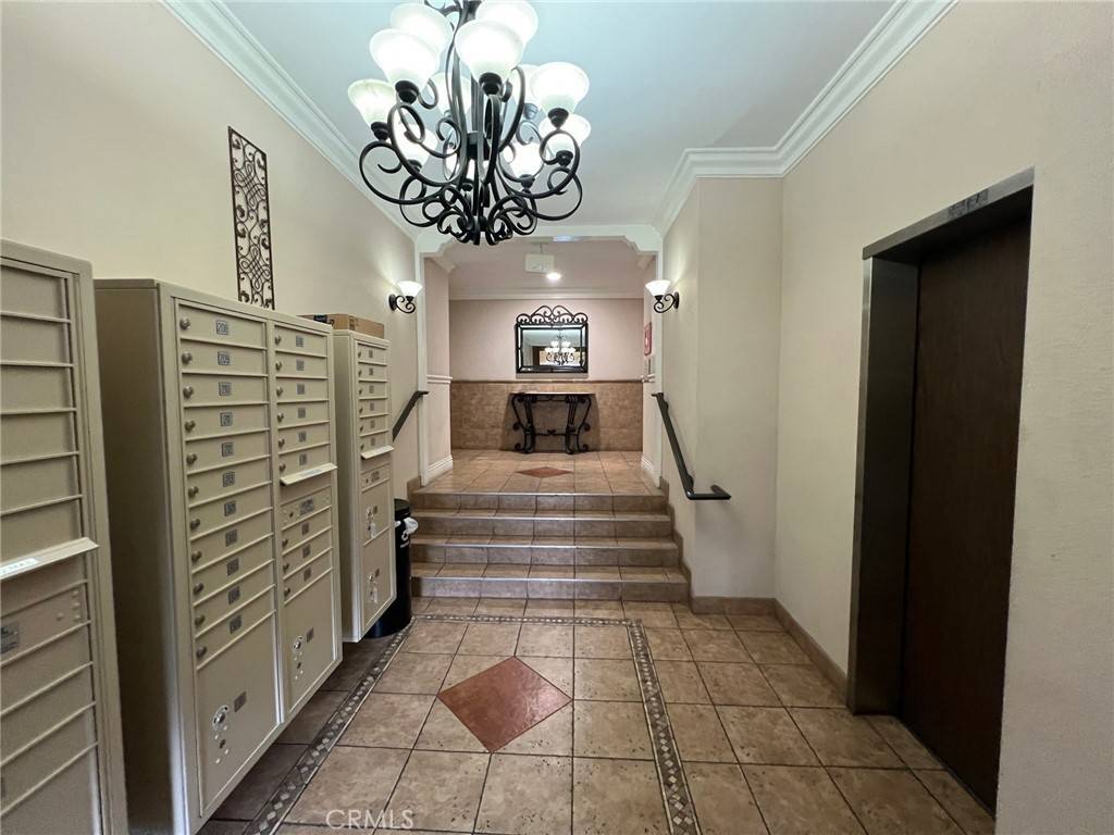 Valley Village, CA 91607,5257 Radford AVE #107