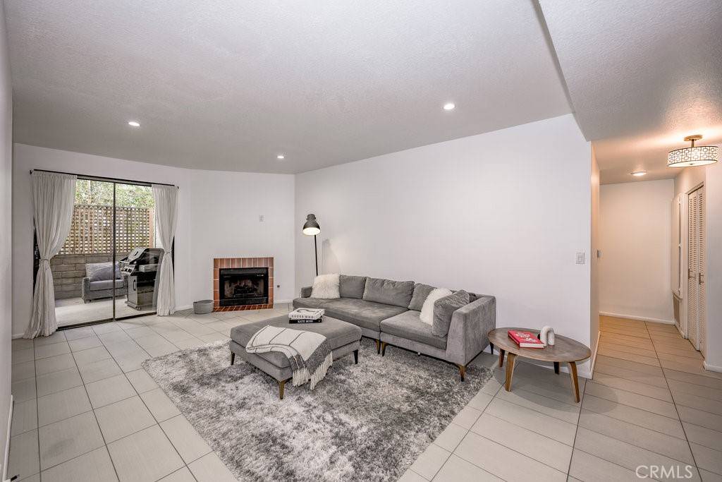 Sherman Oaks, CA 91423,13331 Moorpark ST #109