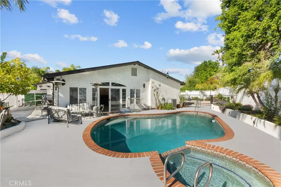 22041 Kinzie ST, Chatsworth, CA 91311