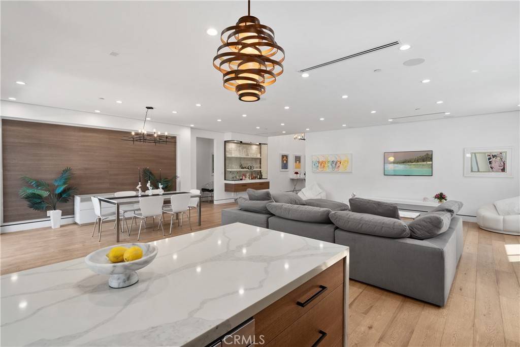 Sherman Oaks, CA 91423,4739 Ventura Canyon AVE