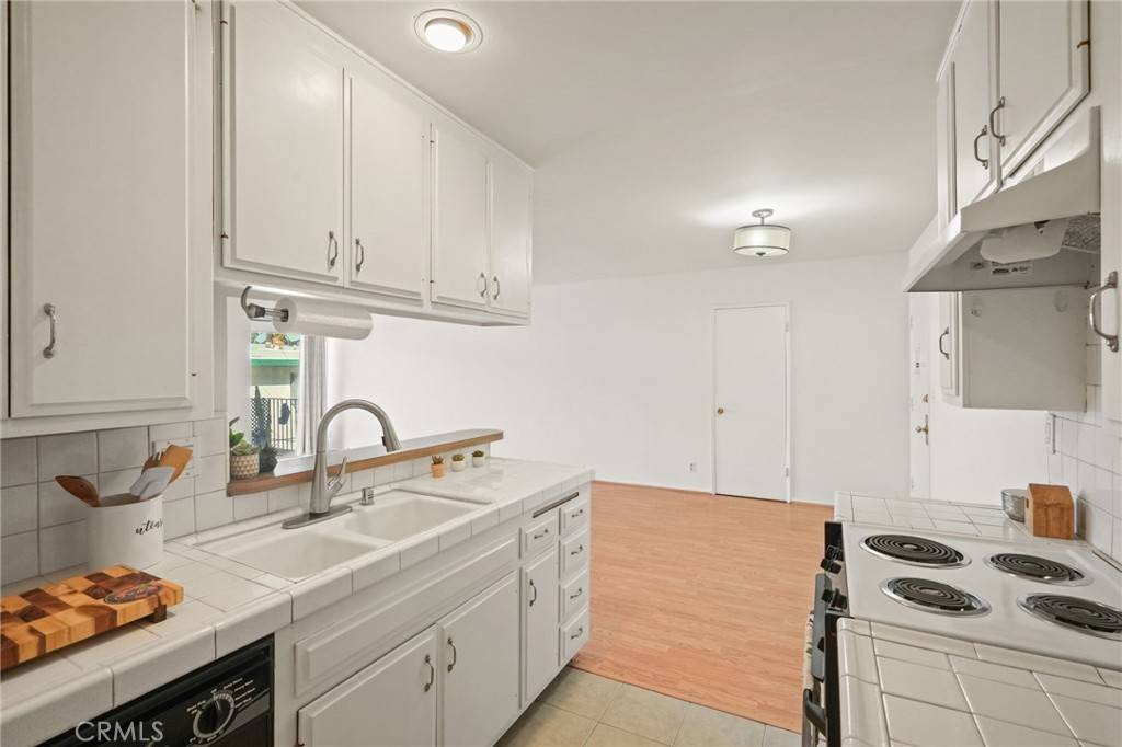 Toluca Lake, CA 91602,10240 Camarillo ST #204