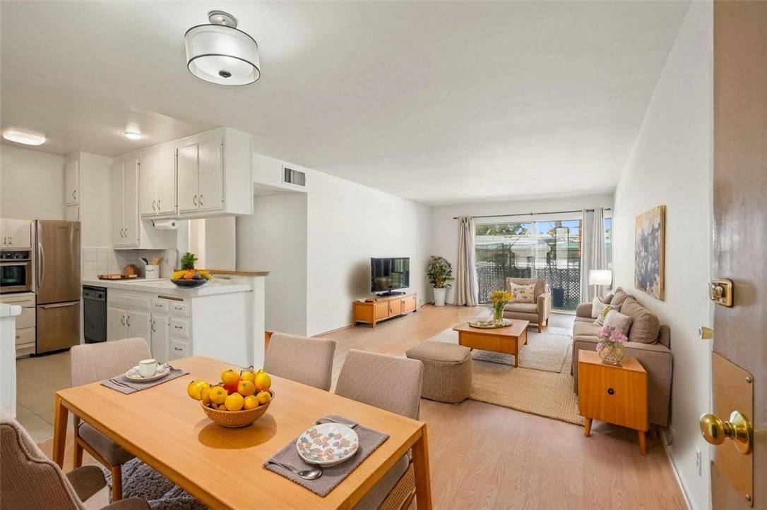 10240 Camarillo ST #204, Toluca Lake, CA 91602