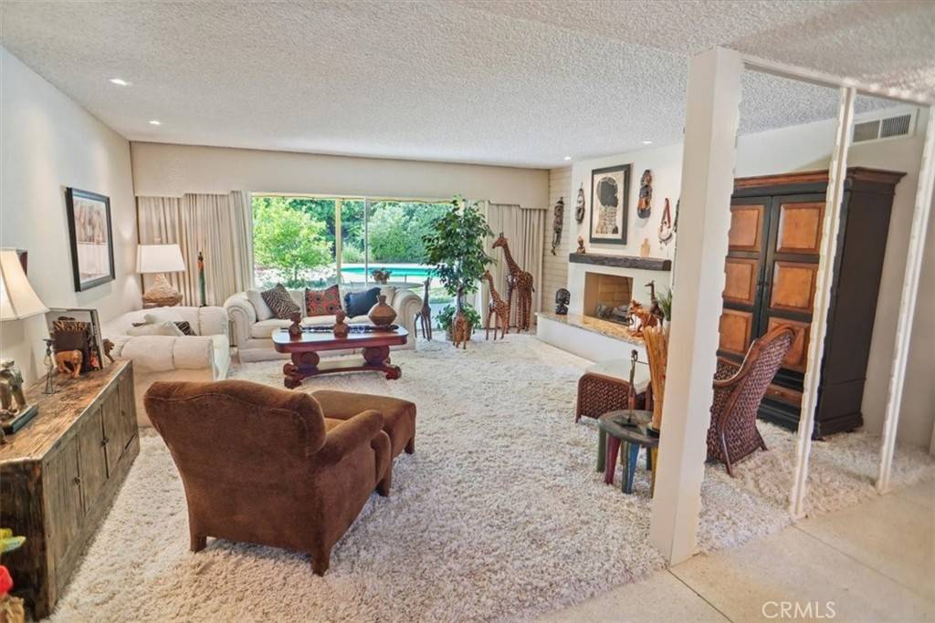 Northridge, CA 91324,10043 Donna AVE
