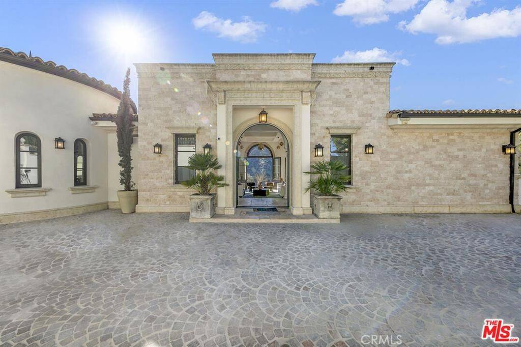 Los Angeles, CA 90068,2321 Castillian Drive
