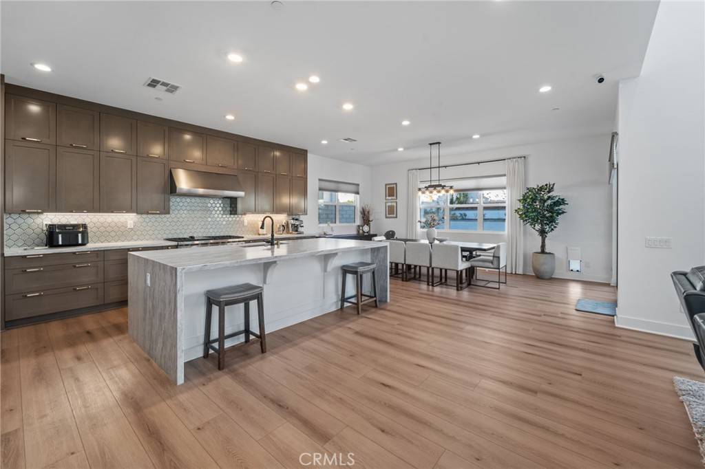 27363 Dialogue WAY, Valencia, CA 91381