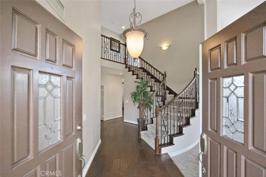 Valencia, CA 91354,27448 Whitefield PL