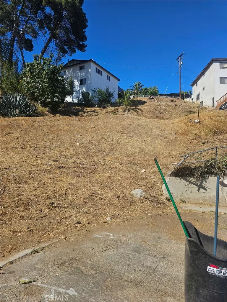 Los Angeles, CA 90063,3901 Snow DR