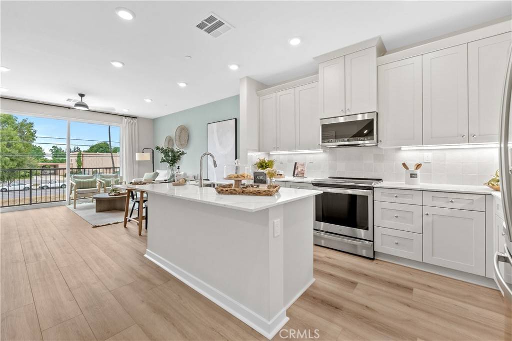 North Hills, CA 91343,9421 N Sepulveda Blvd. #4