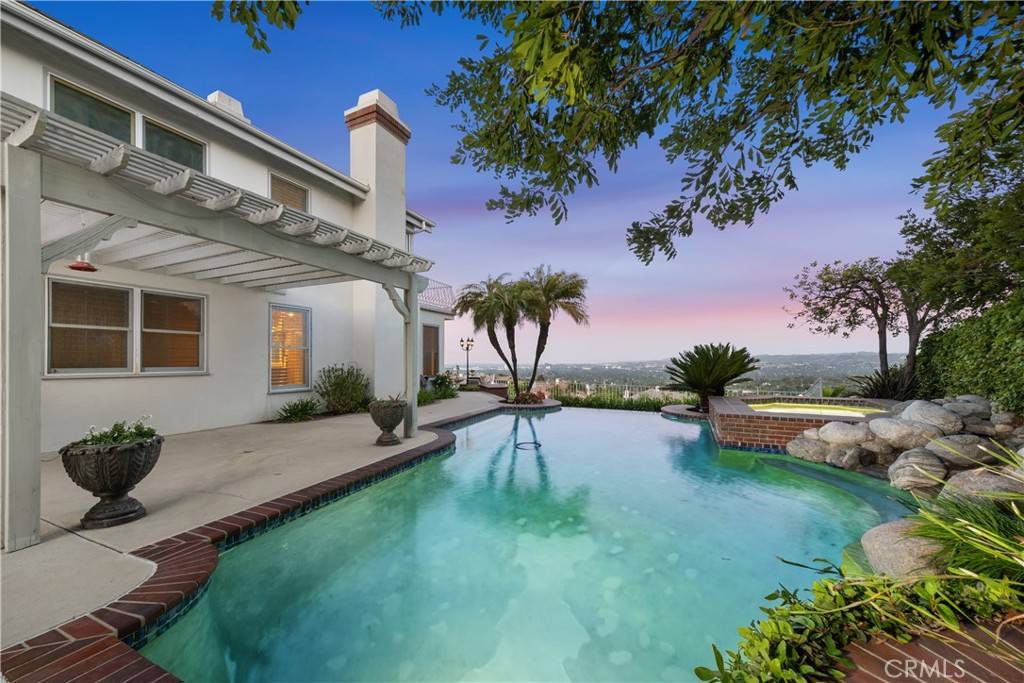 Woodland Hills, CA 91367,24926 Vista Verenda