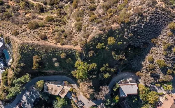 Hollywood Hills East, CA 90068,2949 N Durand Drive