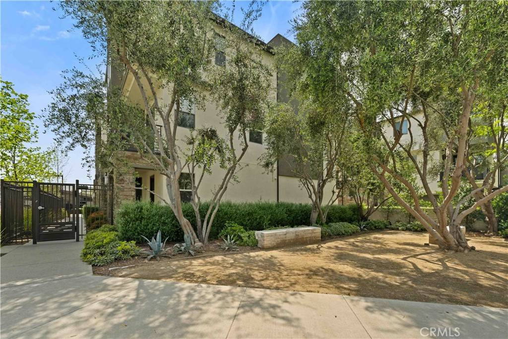 Northridge, CA 91324,19533 Cardigan DR