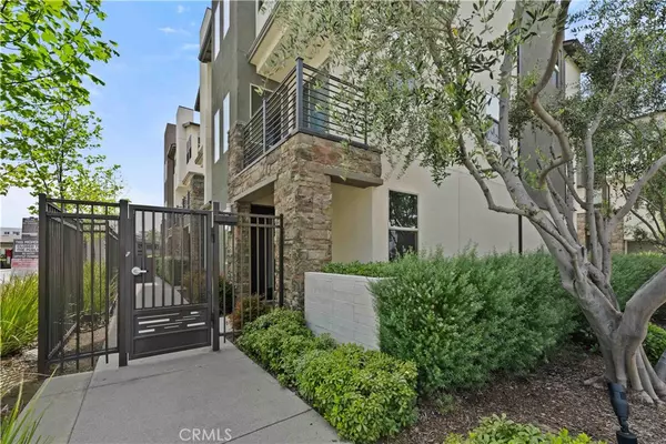 Northridge, CA 91324,19533 Cardigan DR