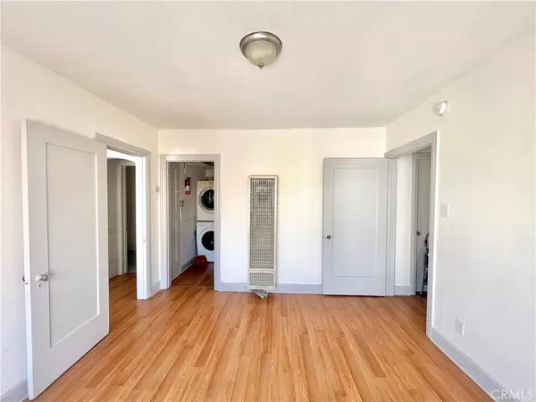 Los Angeles, CA 90004,124 S Westmoreland Ave