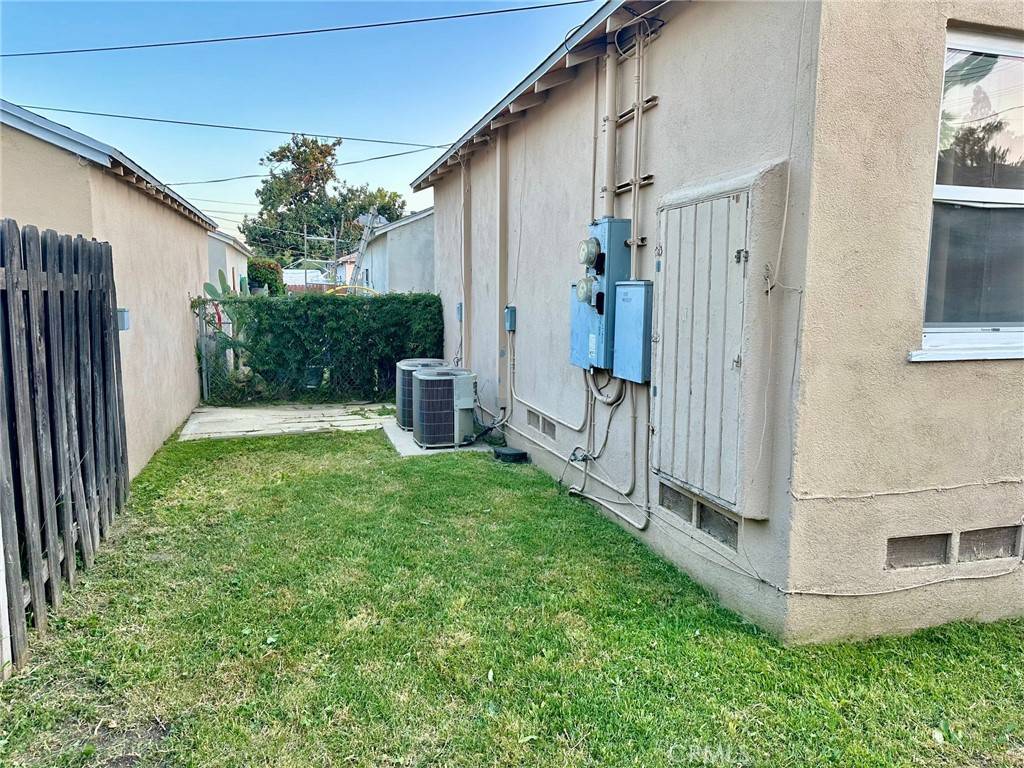 Van Nuys, CA 91406,7450 Woodley AVE