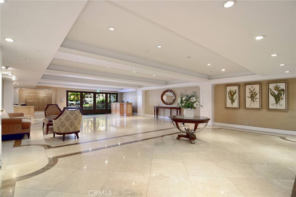Beverly Hills, CA 90210,321 N Oakhurst DR #501