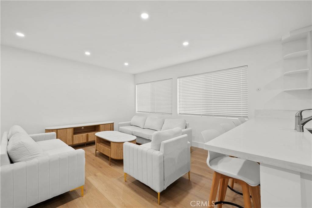 Tarzana, CA 91356,18530 Hatteras ST #116