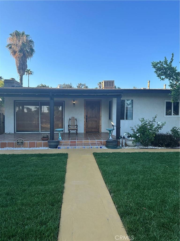 15251 Chatsworth ST, San Fernando, CA 91345
