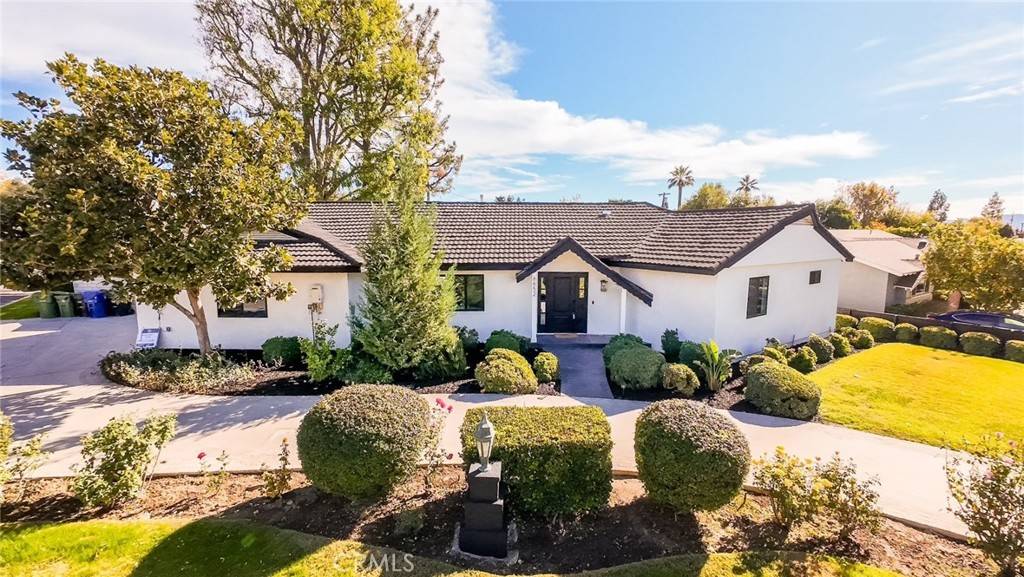 8852 Newcastle AVE,  Sherwood Forest,  CA 91325