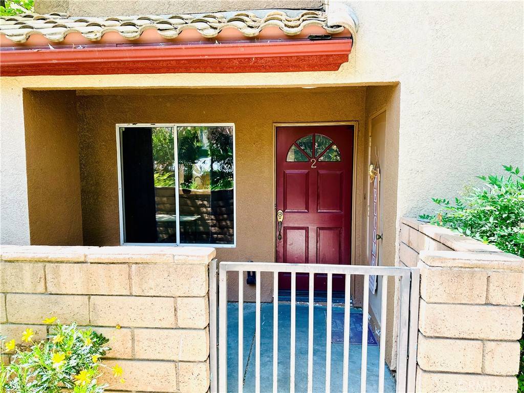 Saugus, CA 91350,22703 Copper Hill DR #2