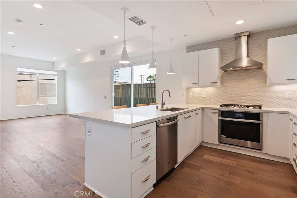 North Hollywood, CA 91601,4831 1/2 Craner AVE