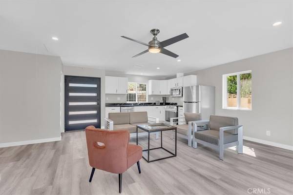 Woodland Hills, CA 91367,22237 Tiara St
