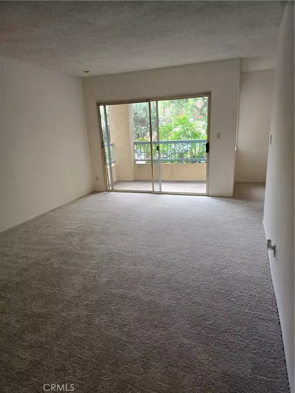 Tarzana, CA 91356,18307 Burbank BLVD #7