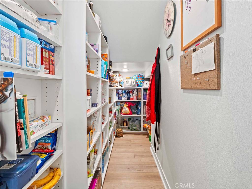 Valencia, CA 91381,27730 Knoll View PL