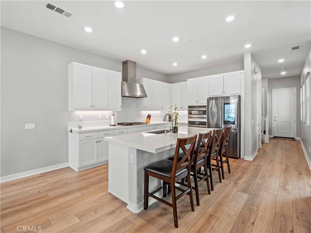 Valencia, CA 91381,27730 Knoll View PL