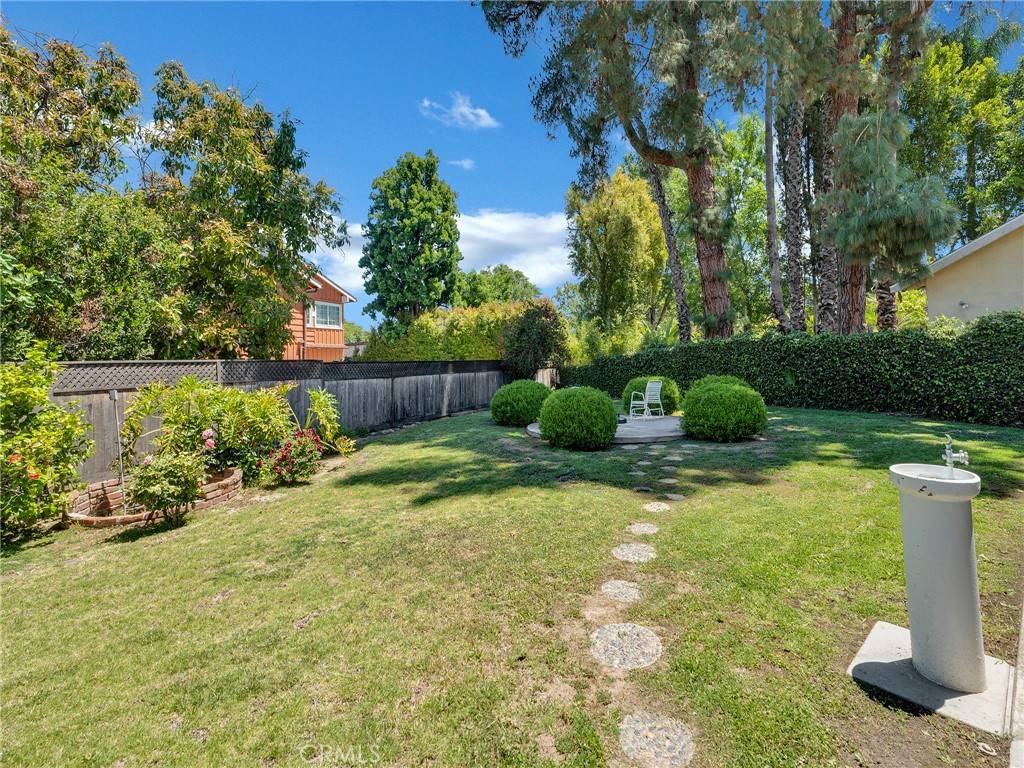 Encino, CA 91436,16135 Huston ST