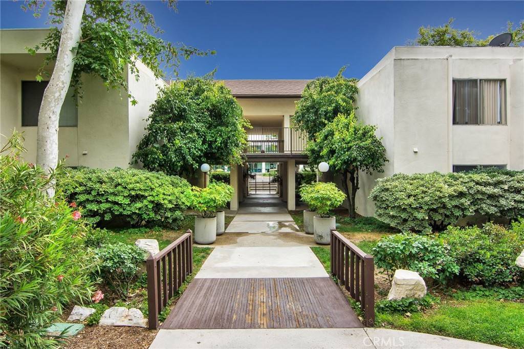 Valencia, CA 91355,23515 Lyons AVE #286
