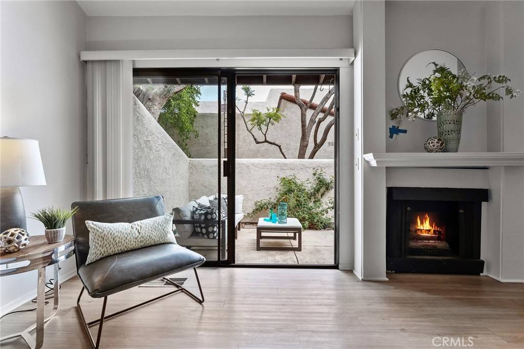 Woodland Hills, CA 91367,22259 1/4 Erwin ST