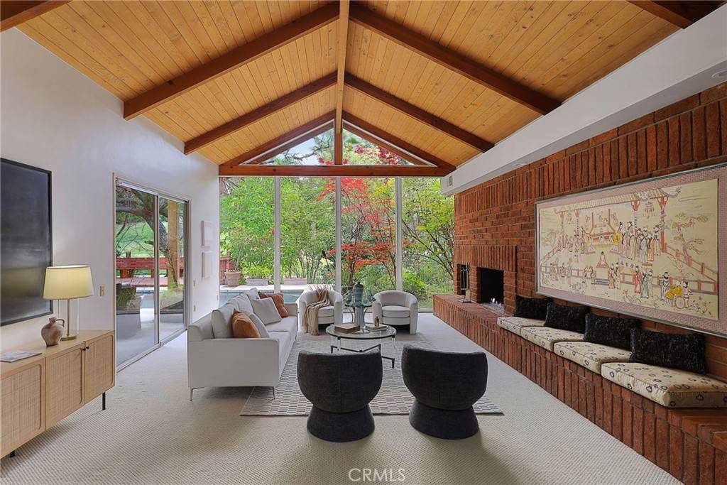 3951 Vanalden AVE, Tarzana, CA 91356