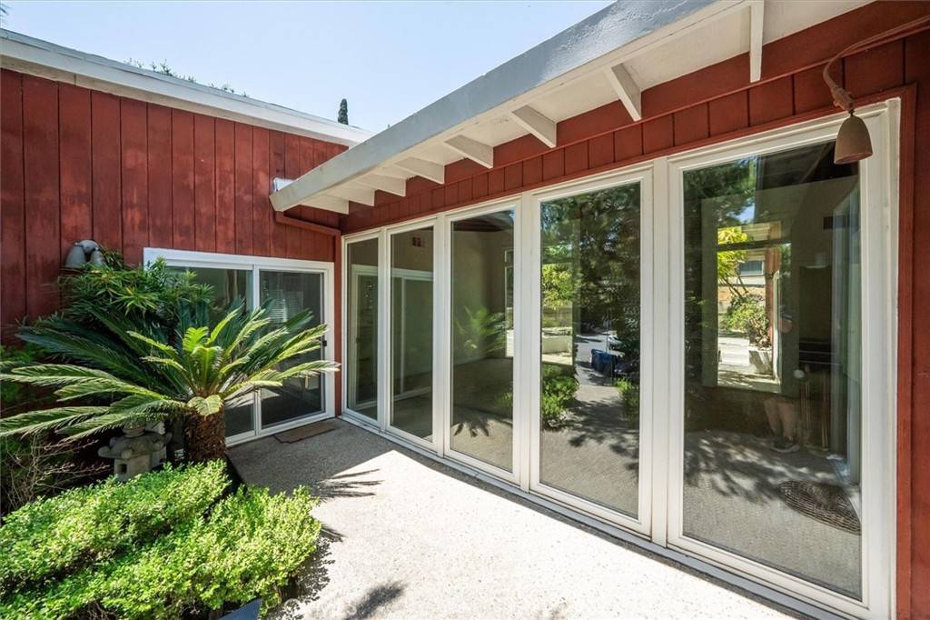Los Angeles, CA 90068,3288 Velma DR