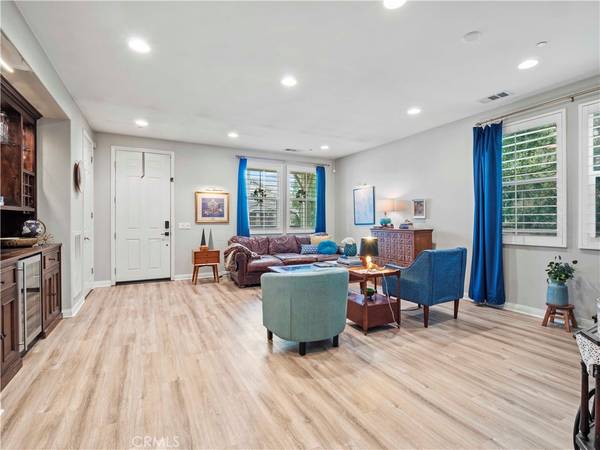 Saugus, CA 91350,22458 Plantation CT