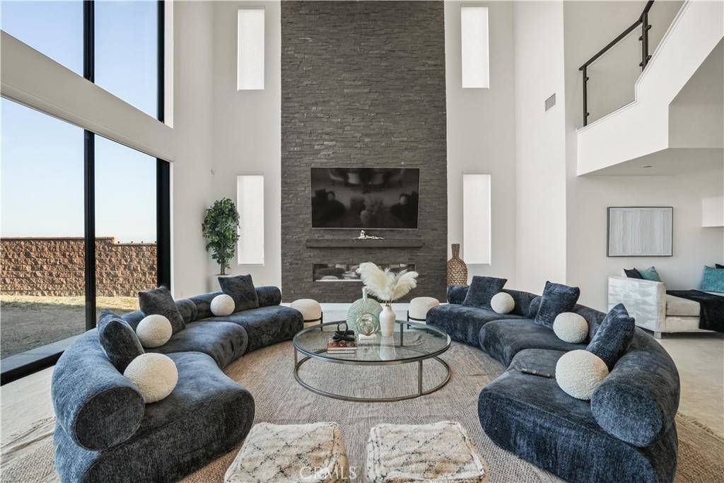 11818 N Hillsborough LN, Porter Ranch, CA 91326