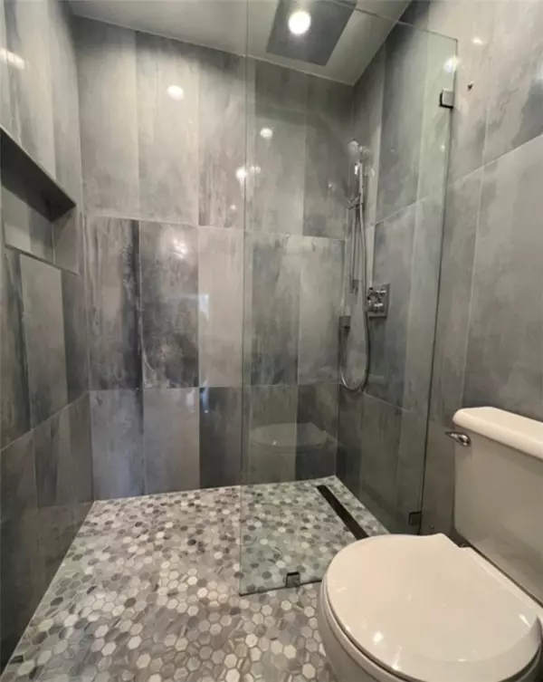 Encino, CA 91316,5460 White Oak AVE #A305