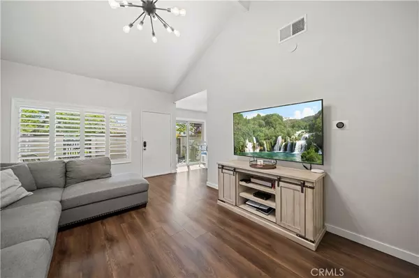 Valencia, CA 91355,25795 Vista Fairways DR
