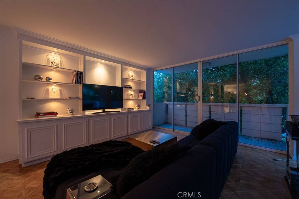 West Hollywood, CA 90069,8787 Shoreham DR #201