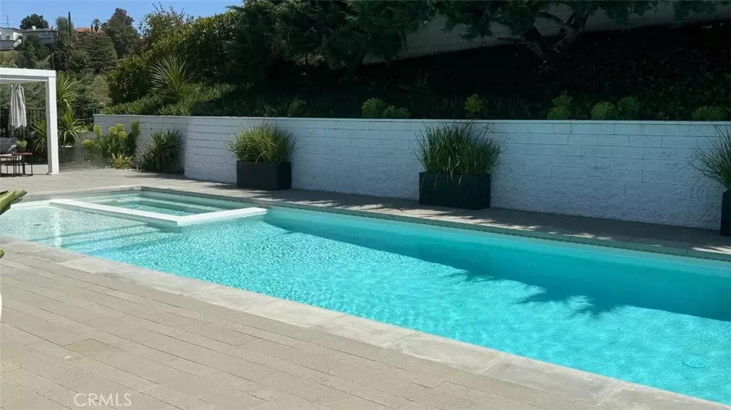 Woodland Hills, CA 91364,21700 Mulholland DR