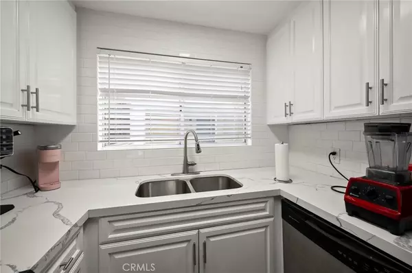 Woodland Hills, CA 91367,21400 Burbank BLVD #220