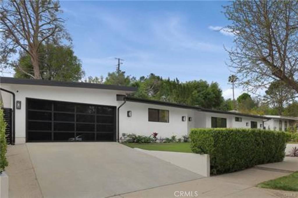 Woodland Hills, CA 91367,24020 Oxnard ST