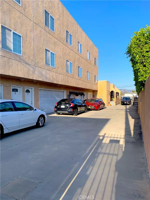 North Hollywood, CA 91606,6417 Troost AVE