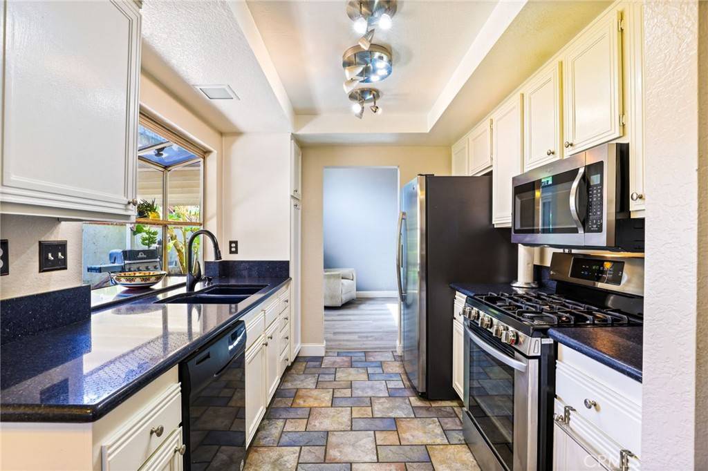 Corona, CA 92883,9387 Hot Springs RD